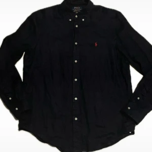 Polo Ralph Lauren Skjorta  - Tjena! Säljer nu denna riktigt snygga Polo Ralph Lauren Skjortan! | Skick 10/10, Riktigt bra! | Storlek M, Passar mindre! | Ny pris: 1500kr | Mitt pris: 399kr! | Skriv vid de minsta lilla.