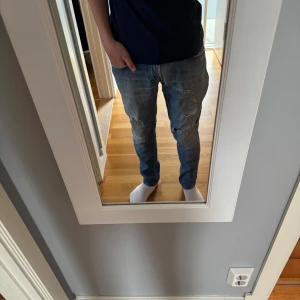 Dondup George - Dondup George jeans med mycket slitningar, längd 100cm och midja 39cm