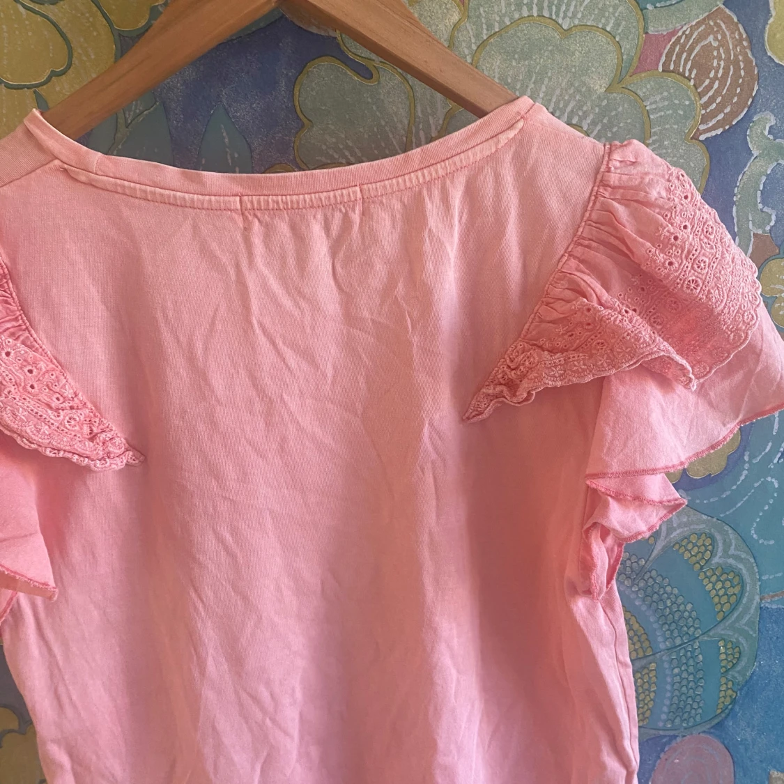 Rosa topp med spetsdetaljer från Tintoretto - 4