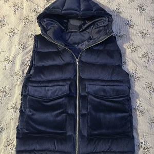 Vendiera väst - Riktigt fet väst från Vendiera. Som ny bortsett från knappen som går att laga lätt.