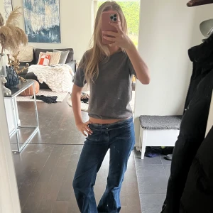 Stickad Softgoat tröja  - Säljer en super fin stickad tröja från Softgoat, aldrig använd. Perfekt för en avslappnad look. Passar bra till allt. Köpt för 1995kr🩵