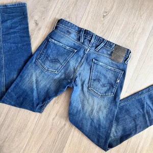 Replay anbass - Replay jeans | Modell Anbass| Super fint skick | Storlek W28 L32.  