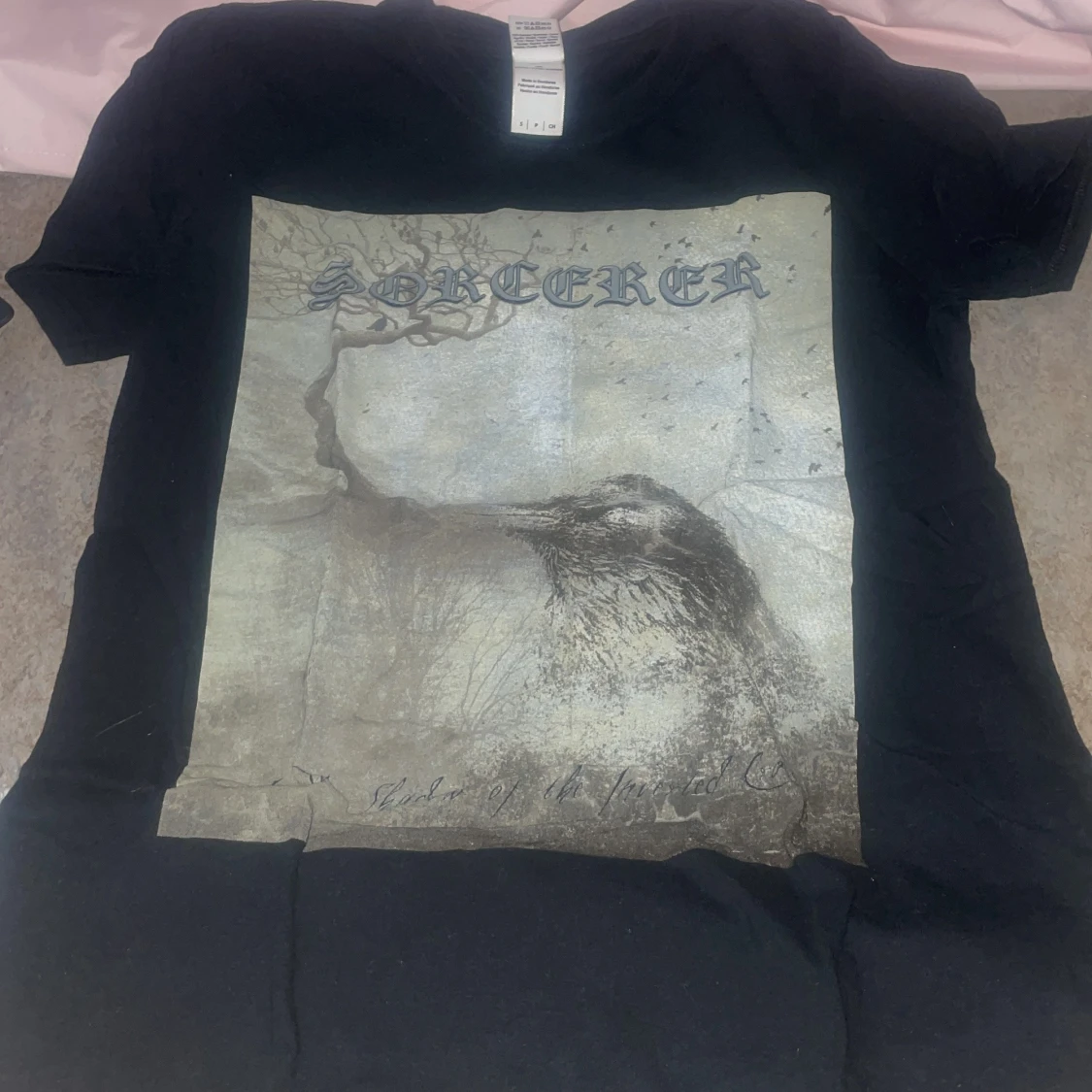 Svart band-tshirt med tryck från Gildan