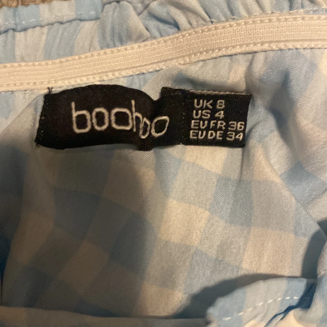 Blåvit rutig one shoulder topp från Boohoo - 2