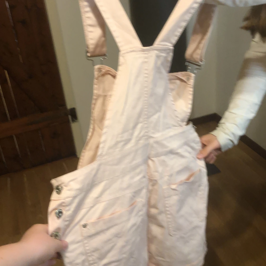 Ljusrosa hängselklänning - 3