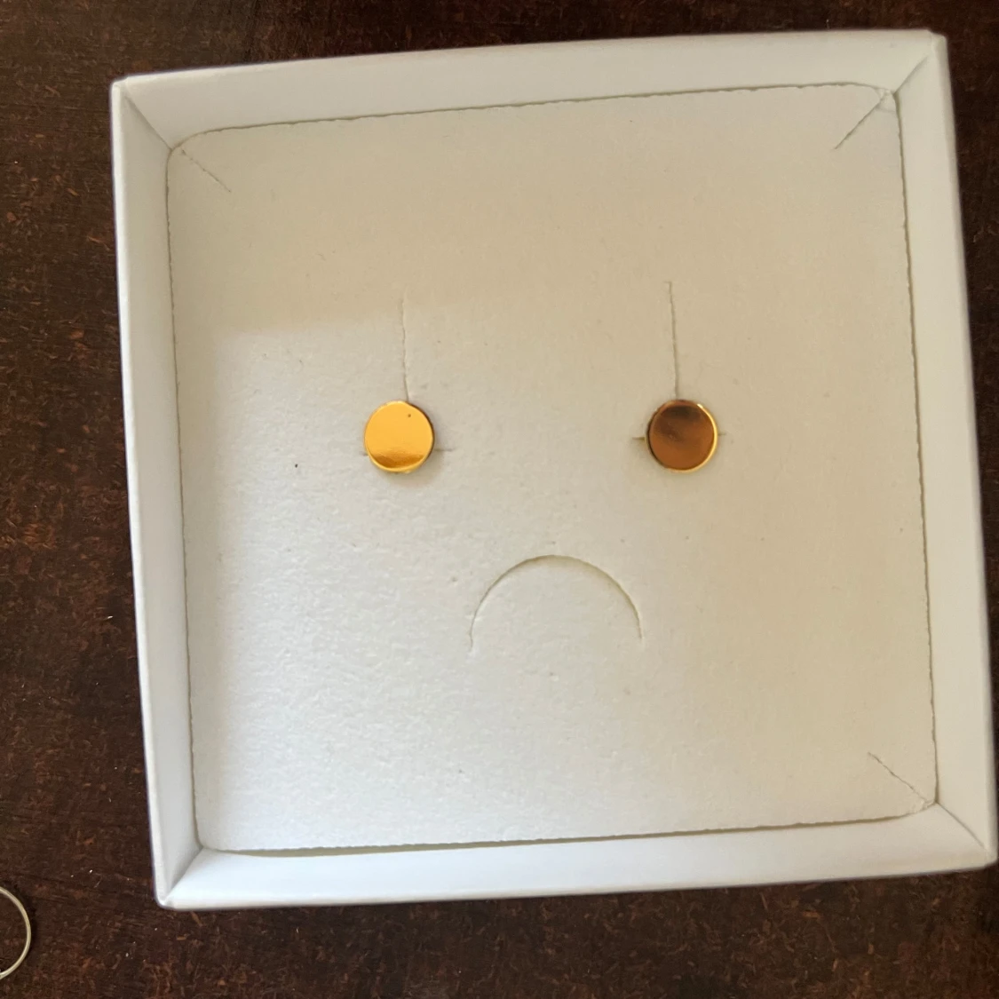 Guldiga runda örhängen - 1