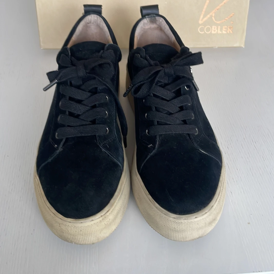 Svarta sneakers från K.Cobler - 2