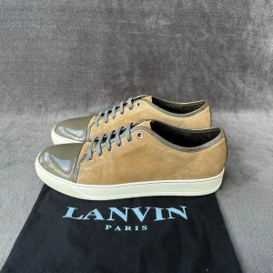 Lanvin DBB1 Cap Toe | 44 - Storlek: UK10 - EU 44 (passar EU45)  Skick: Mycket fint skick. Tillbehör: Dustbag Färg: Beige