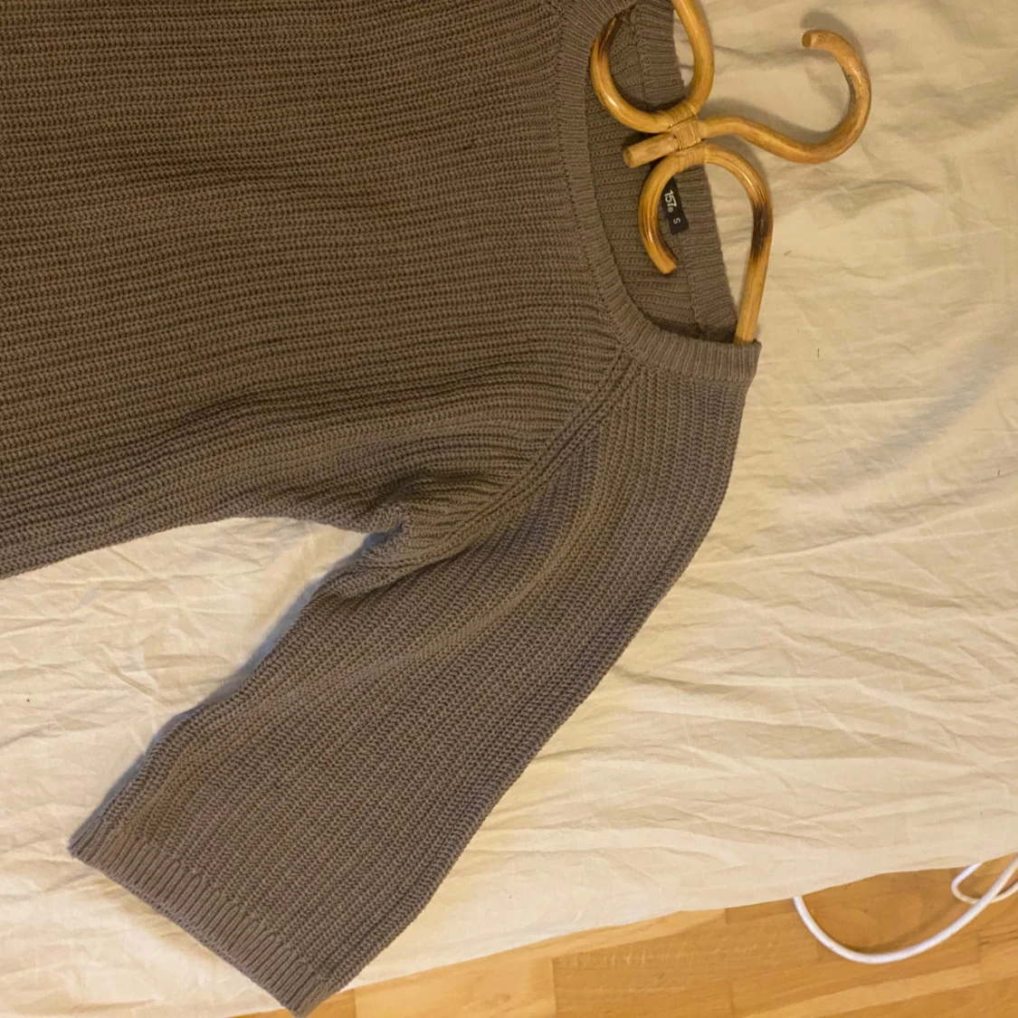 Grå stickad tröja med trekvartsärm - 4