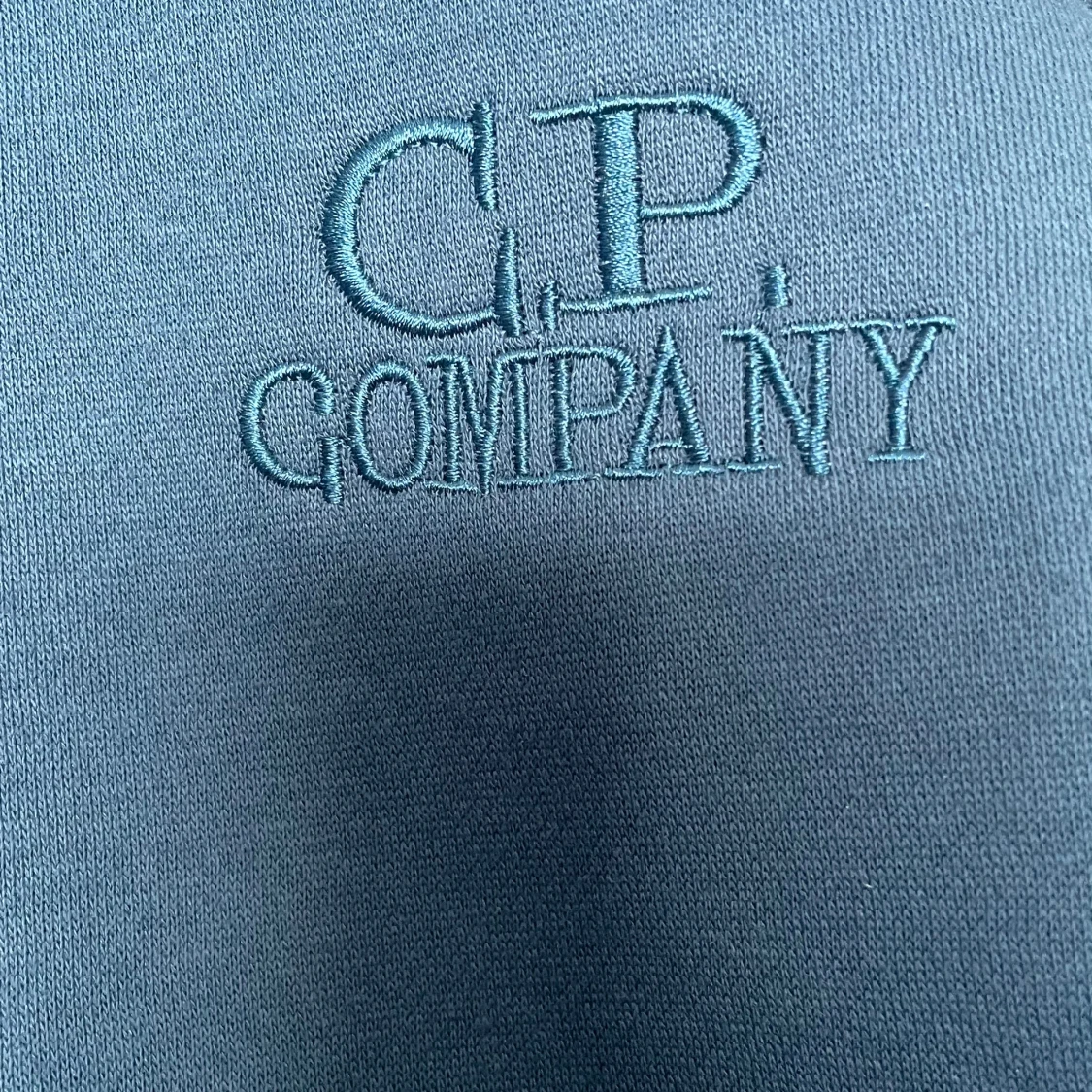 Blå hoodie från C.P Company - 3