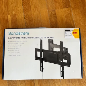 Low Profile Full Motion LED/LCD TV Mount - Ett väggfäste för LED/LCD-TV med full rörelsefrihet. Passar VESA 200x100 till 400x400, maxvikt 35 kg. Perfekt för dig som vill ha en stilren och flexibel TV-lösning hemma.