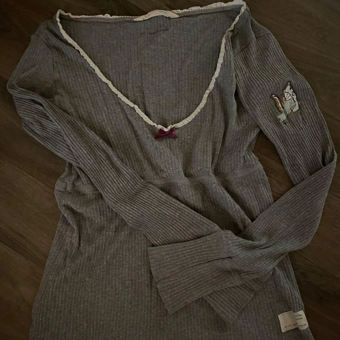 Grå ribbad långärmad tröja från Odd Molly