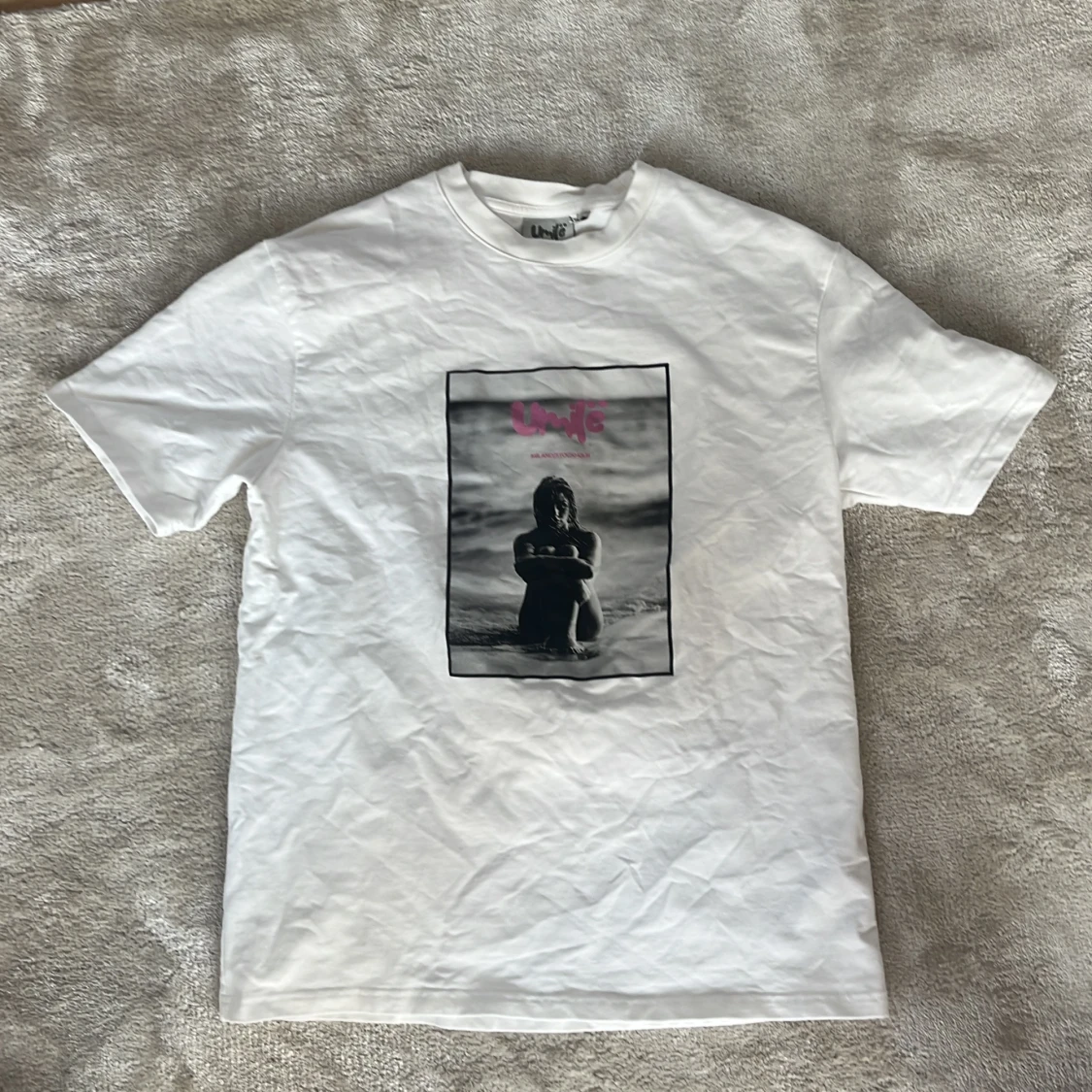 Vit t-shirt med tryck från Umile