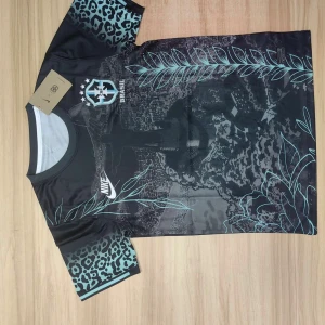 Brasilien fotbolls tröja  - Helt ny Brasilien tröja. Oanvänd i storlek s. 