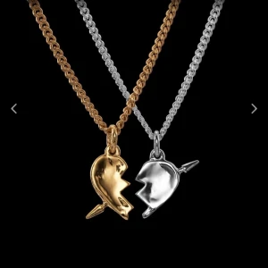 Maria nilsdotter you and me halsband - Säljer nu mitt maria nilsdotter armband, sparsamt använt. Det är EN del, det guldiga. Dock har det tappat väldigt mycket av guldplateringen så skulle tipsa om att gå till maria nilsdotter eller någon annan och platera om det. Eller om man vill ha det i en ljus silver färg. Box medföljer:)