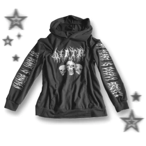 Hoodie med tryck - Hoodie inte direkt använd, tyget är ganska tunnt och trycket är plastigt, men annars ser den cool ut ;P