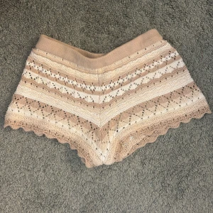 Stickade shorts!! - Säljer dessa superfina stickade shortsen från h&m!! 🥰🙌🏼