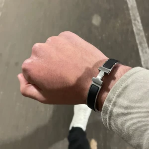 h3rmès armband - •ÄKTA! •kvitto finns på mail •skriv privat för mer information