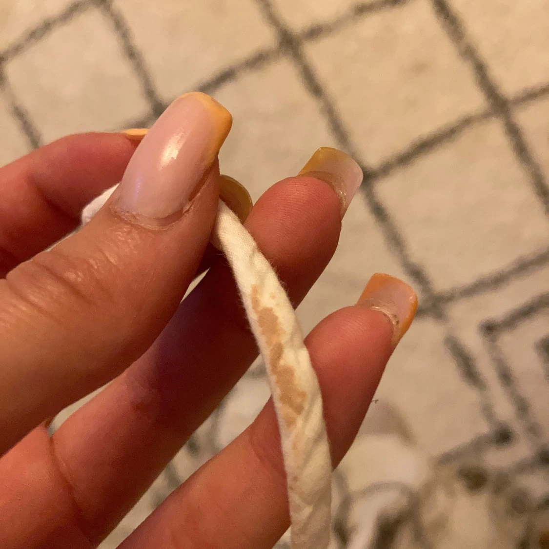 Vit långkjol med broderade detaljer - 2