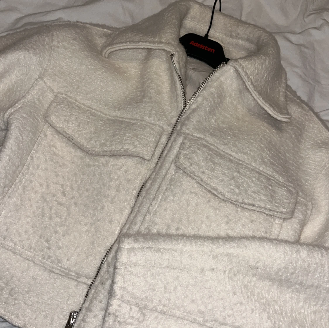 Vit kort jacka i teddy/boucle tyg från Zara - 1