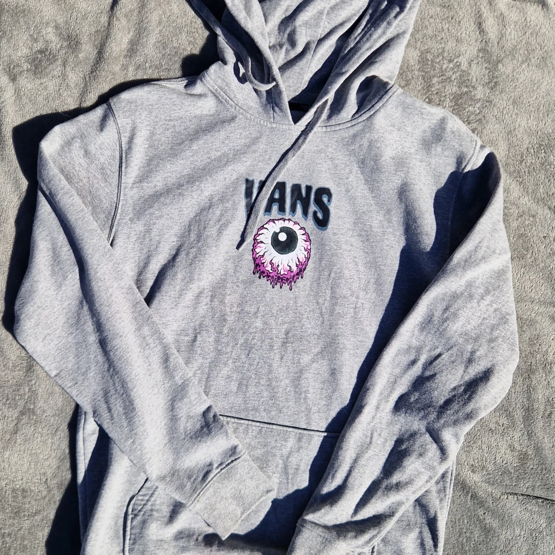 Grå hoodie från Vans med tryck - M 