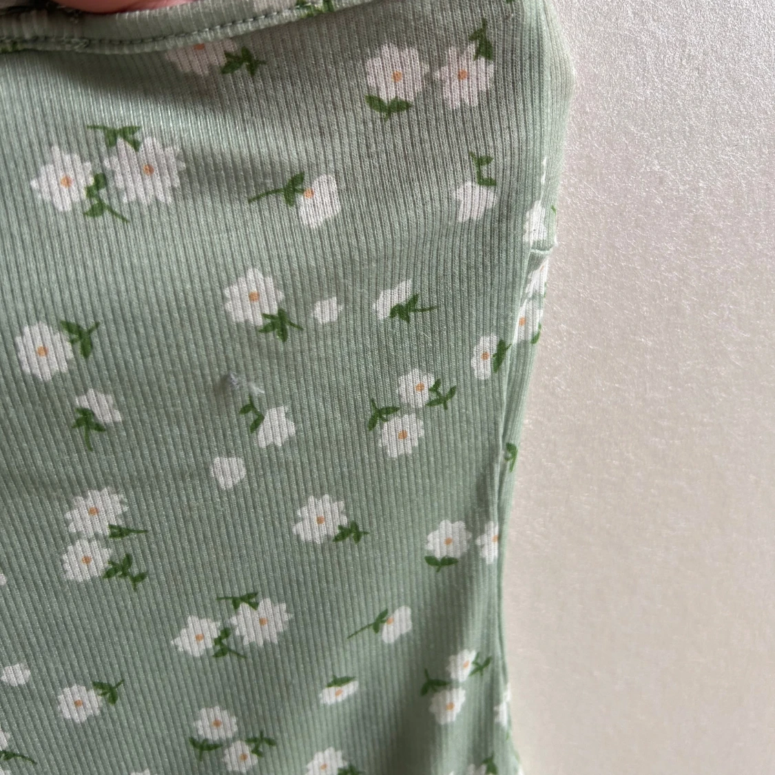 Ljusgrön kort blommig klänning  - 2