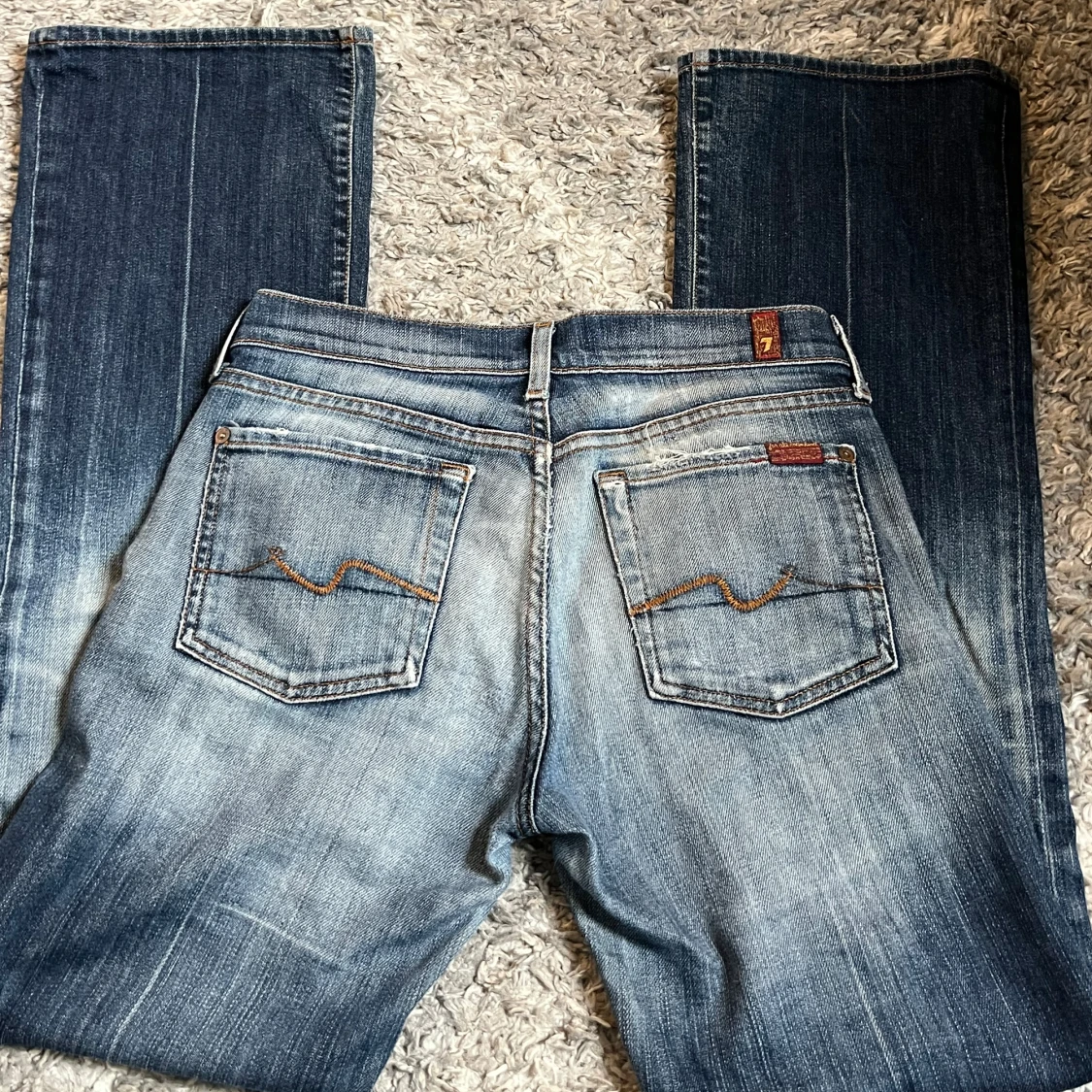 Blå bootcut jeans från 7 For All Mankind - 2