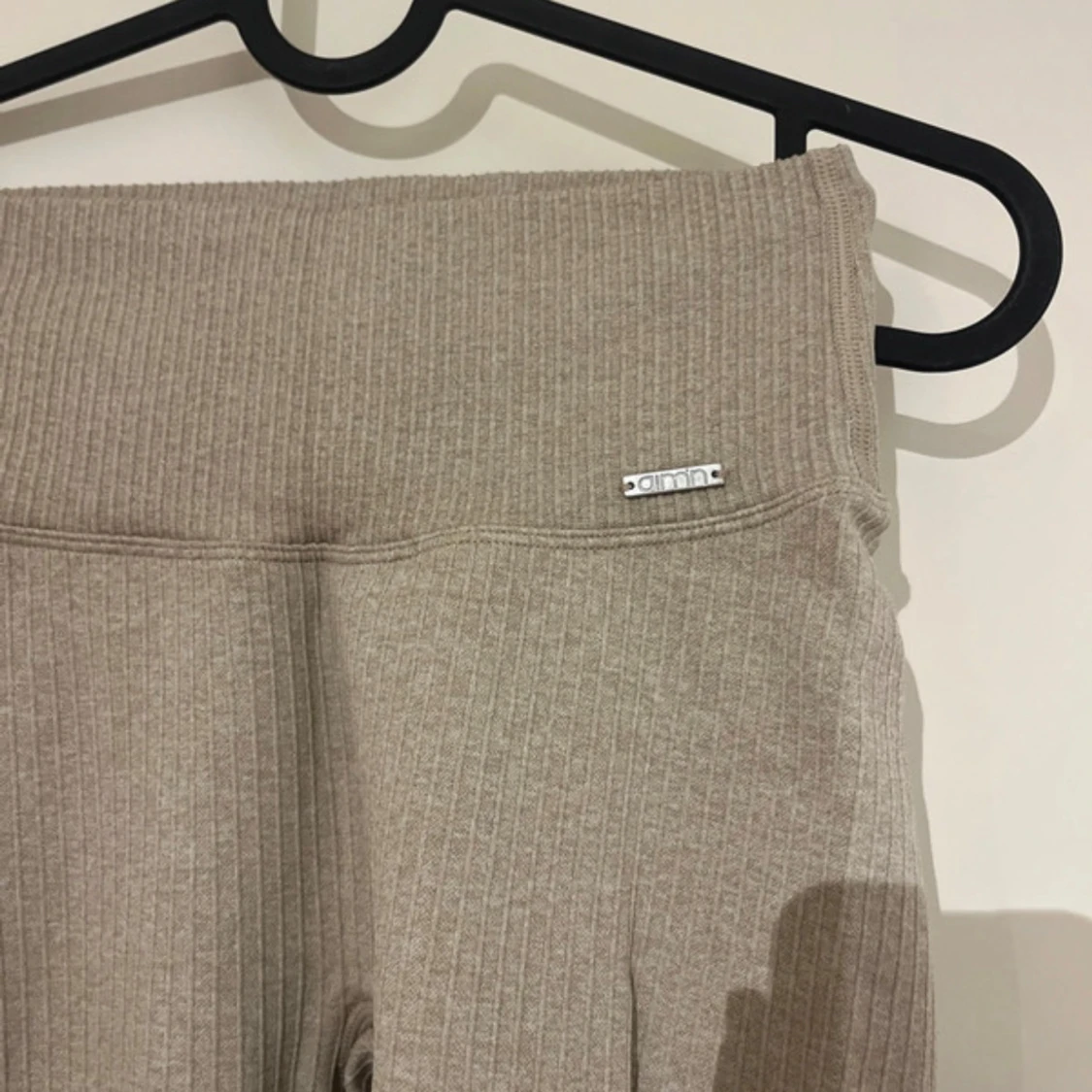 Beige ribbade leggings från Aim'n - 1