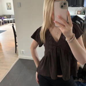 Topp - Brun topp från Gina, aldrig använd🤎