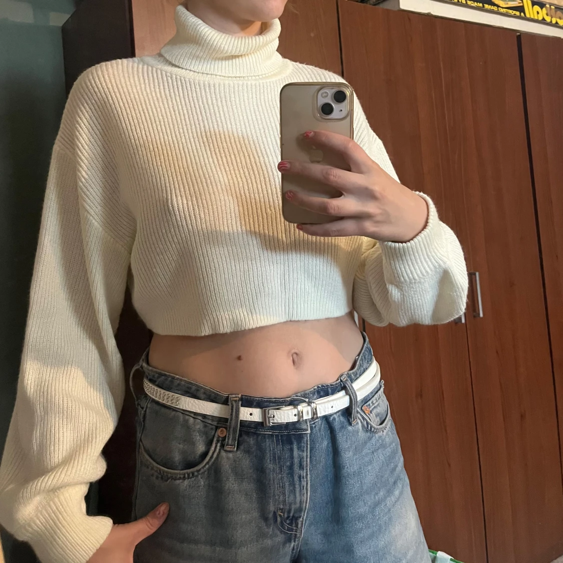 Vit croppad polotröja från Divided