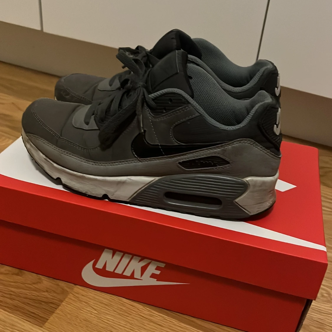 Nike Air Max 90 i grått