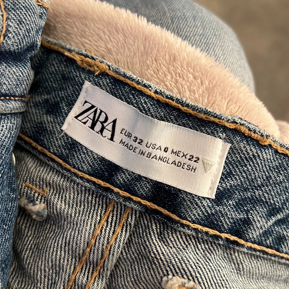 Blå slitna jeansshorts från ZARA - 2