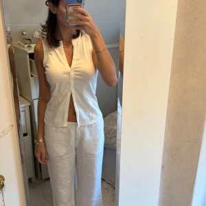 Jättefin topp - Helt ny topp med knappar där fram, prislapp på