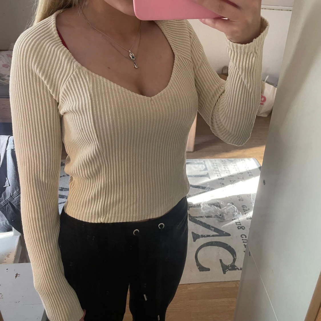 Ljusgul ribbad tröja från Gina Tricot - 3