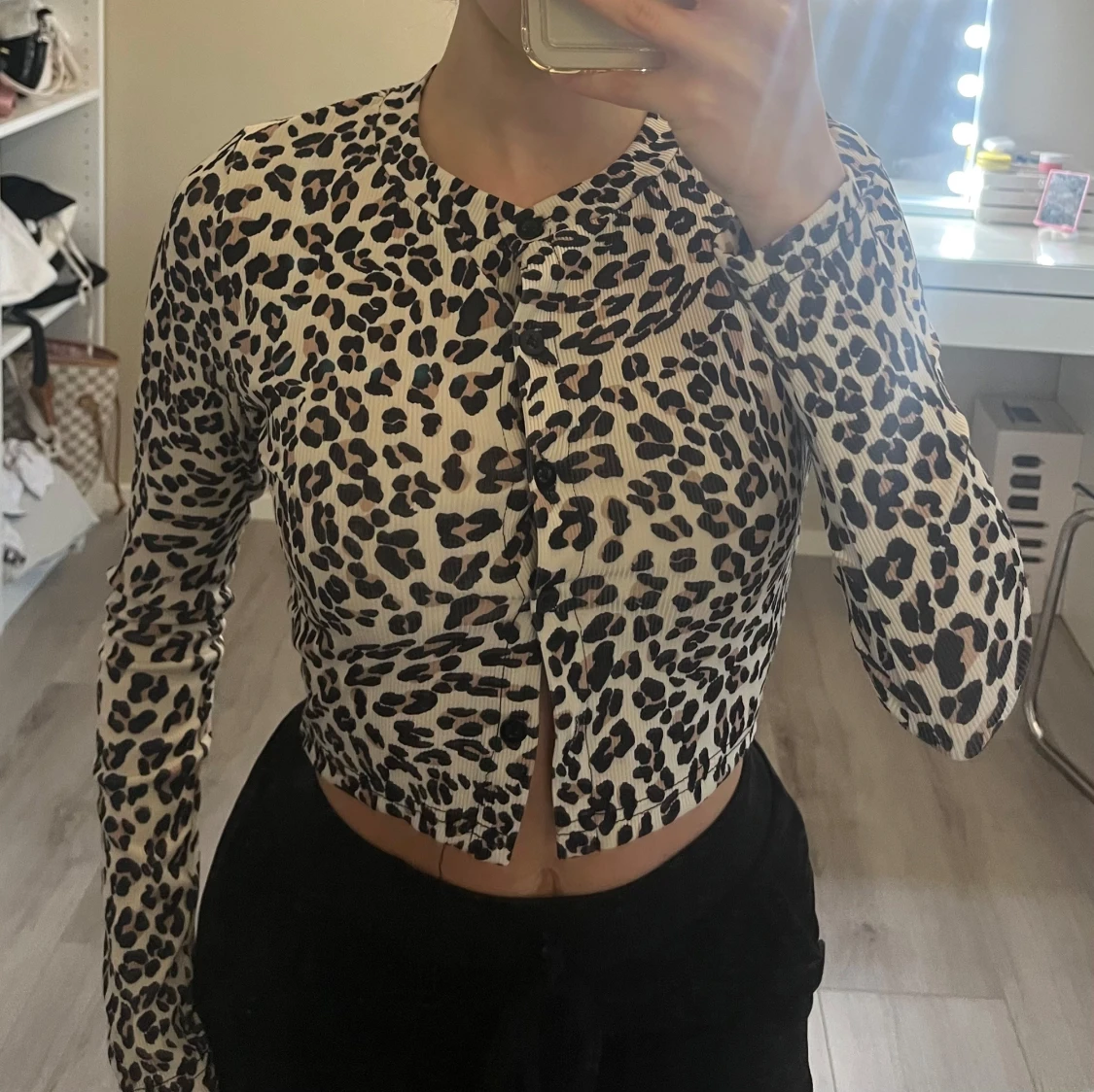 Leopardmönstrad croppad blus - 1