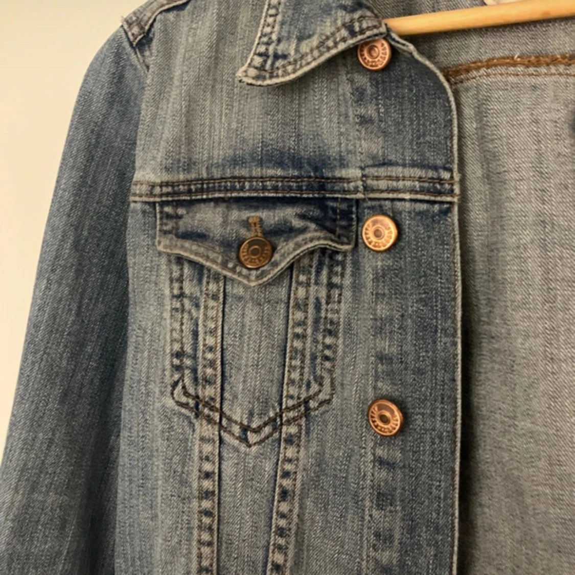 Klassisk ljusblå jeansjacka - 3