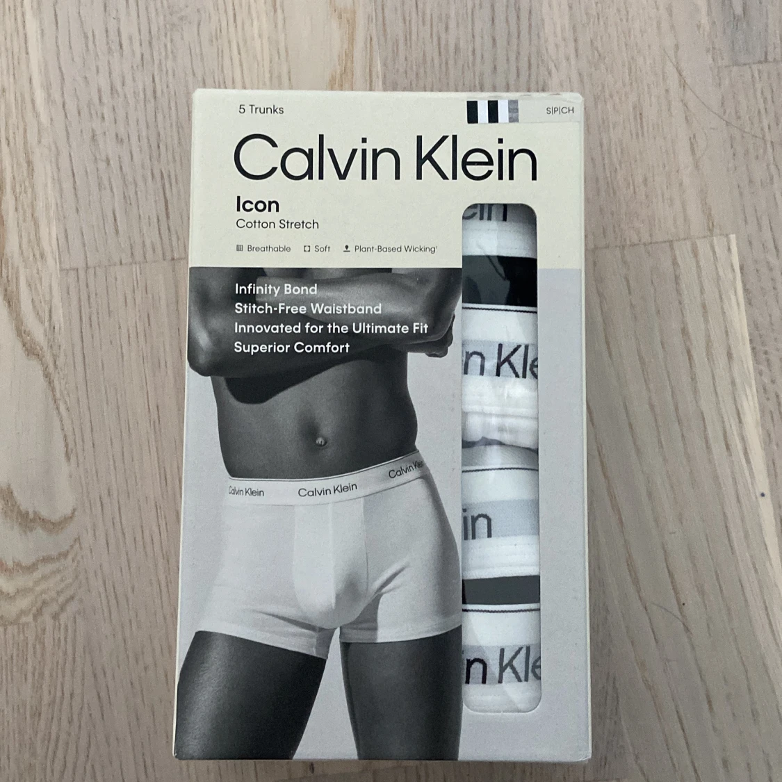 Calvin Klein vita och svarta trunks