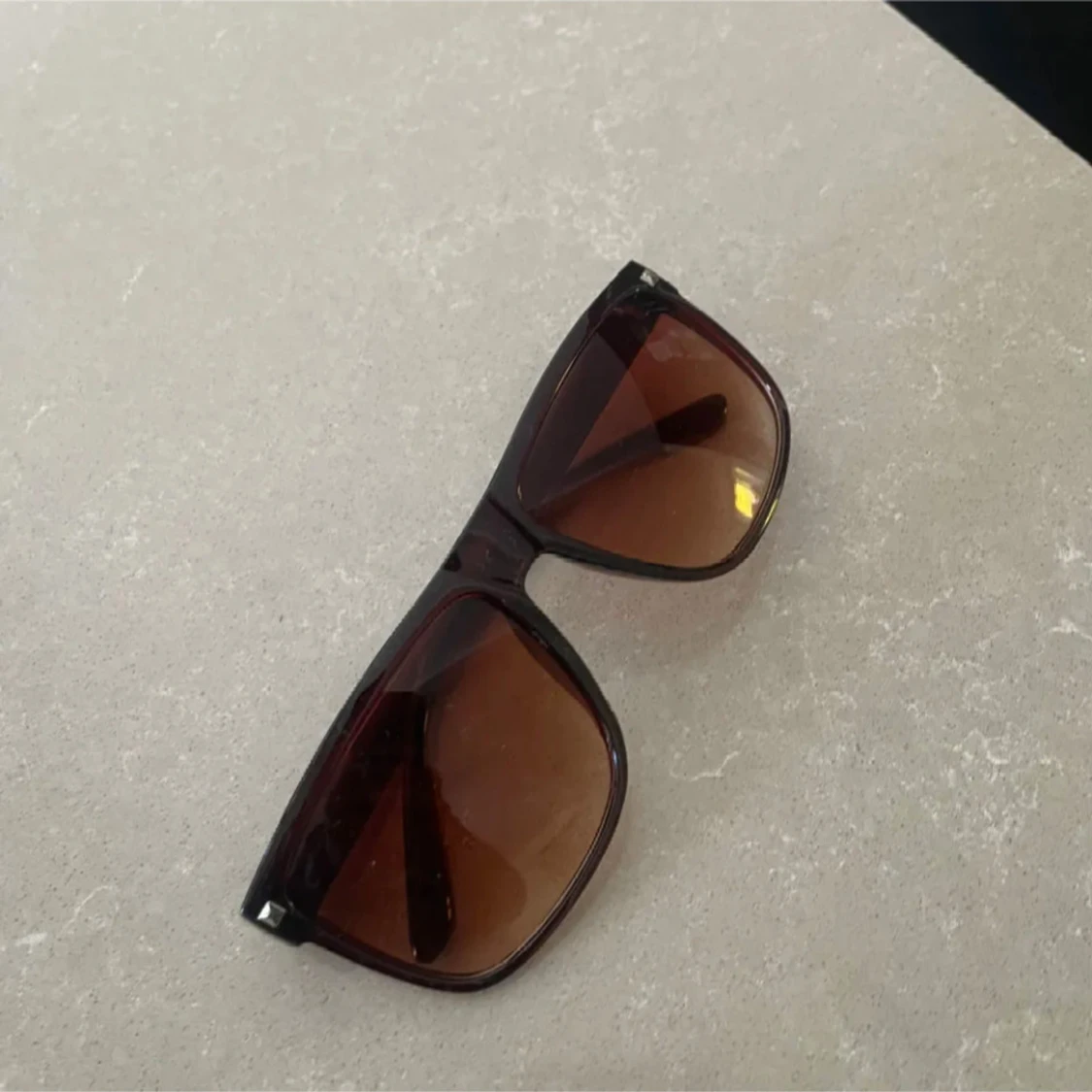 Bruna fyrkantiga solglasögon - 1