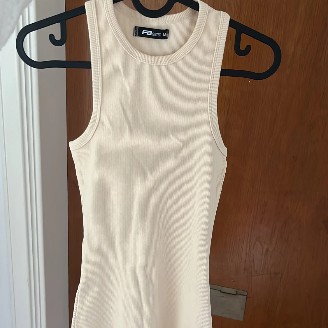 Beige/gul ribbad ärmlös klänning - 2