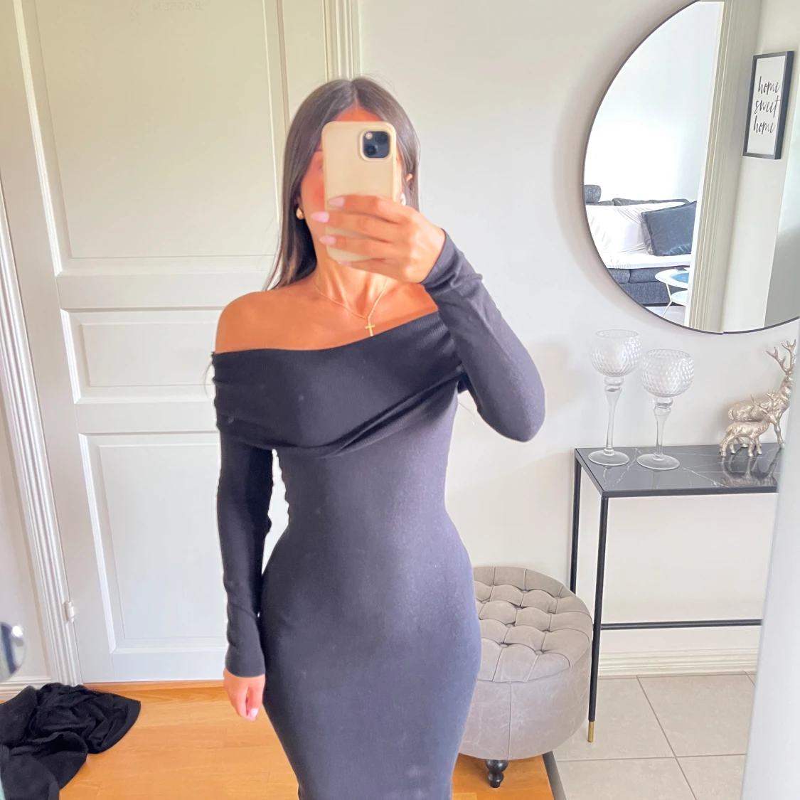 Svart offshoulder långklänning