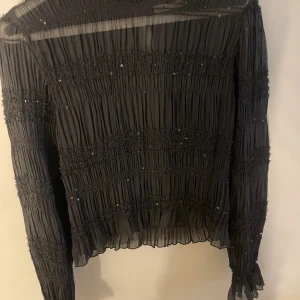 Svart glittrig blus  - 🥰🥰