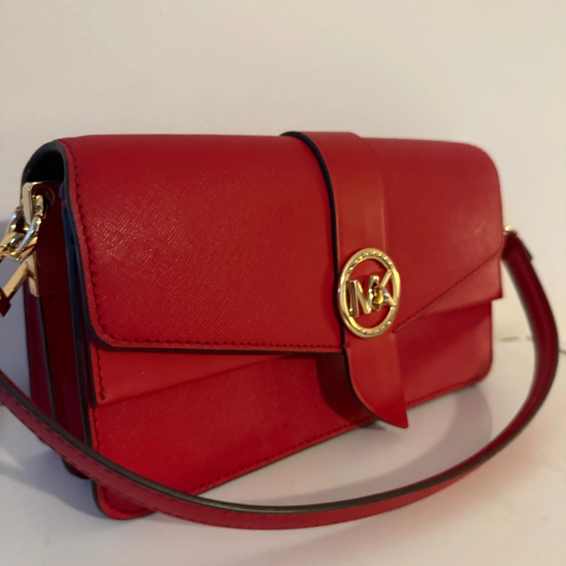 Röd axelväska från Michael Kors - 1