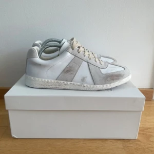 INTRESSEKOLL! - INTRESSEKOLL på några plagg vi funderar att köpa in! Hör av er vid intresse!                          Bild 1: Pris ca3090. Bild 2: Pris ca2390.     Bild 3: Pris ca2849.  Bild 4: Pris ca1690.  Bild 5: Pris ca790. Priserna är inte satta men hör av er vid intresse// Lorenzo & co✍️