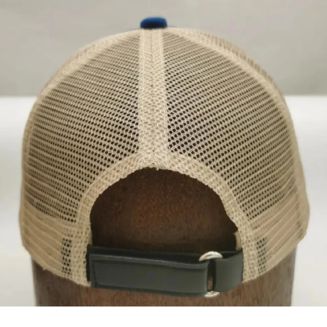 Blå och beige keps med bildmotiv - 2