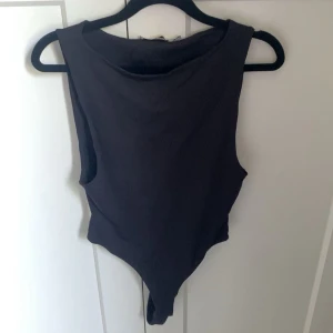 Svart NA-KD body - Svart body💕