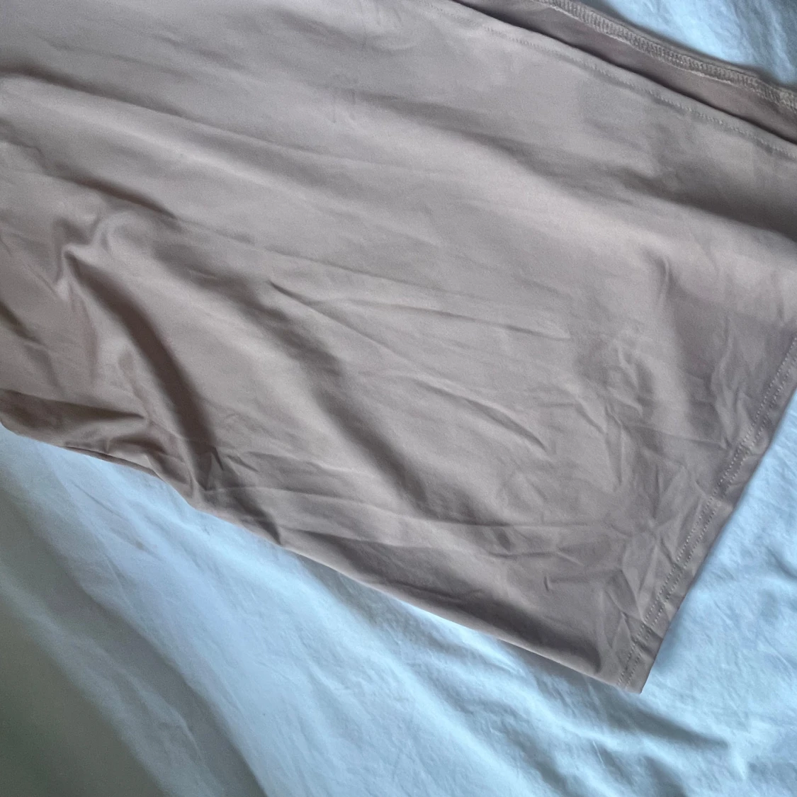 Beige långklänning med kort ärm - 2