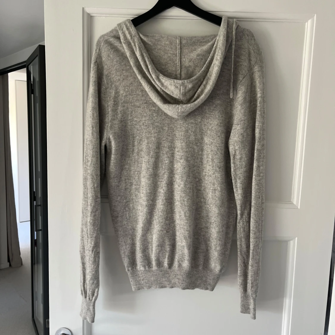 Ljusgrå hoodie med dragkedja från John Henric - 2