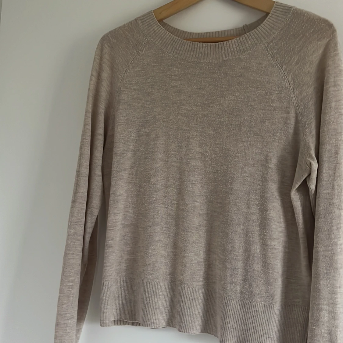 Beige stickad tröja från H&M