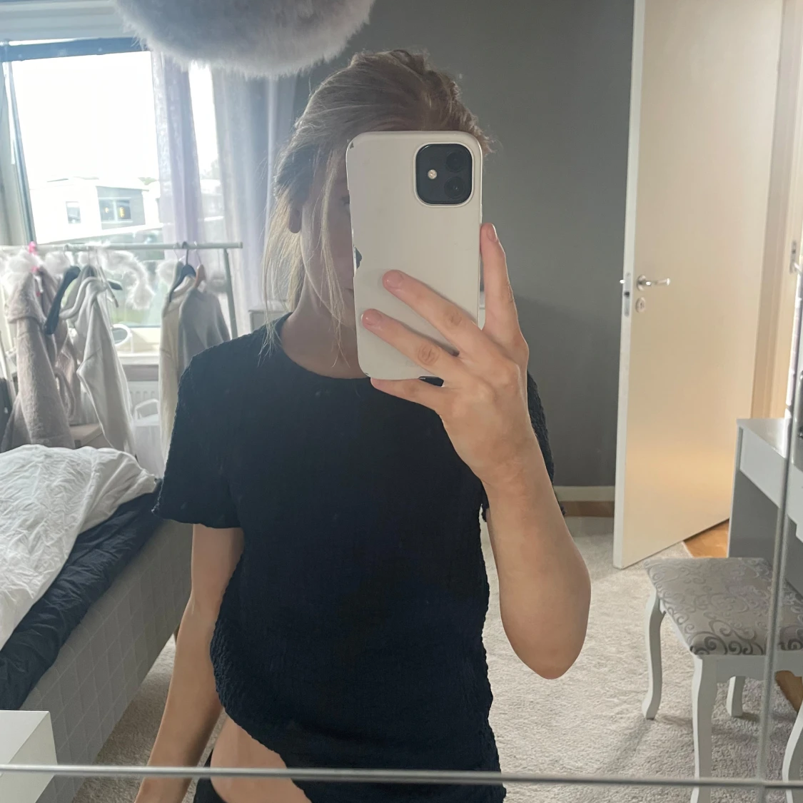 Svart kortärmad blus i strukturerat tyg