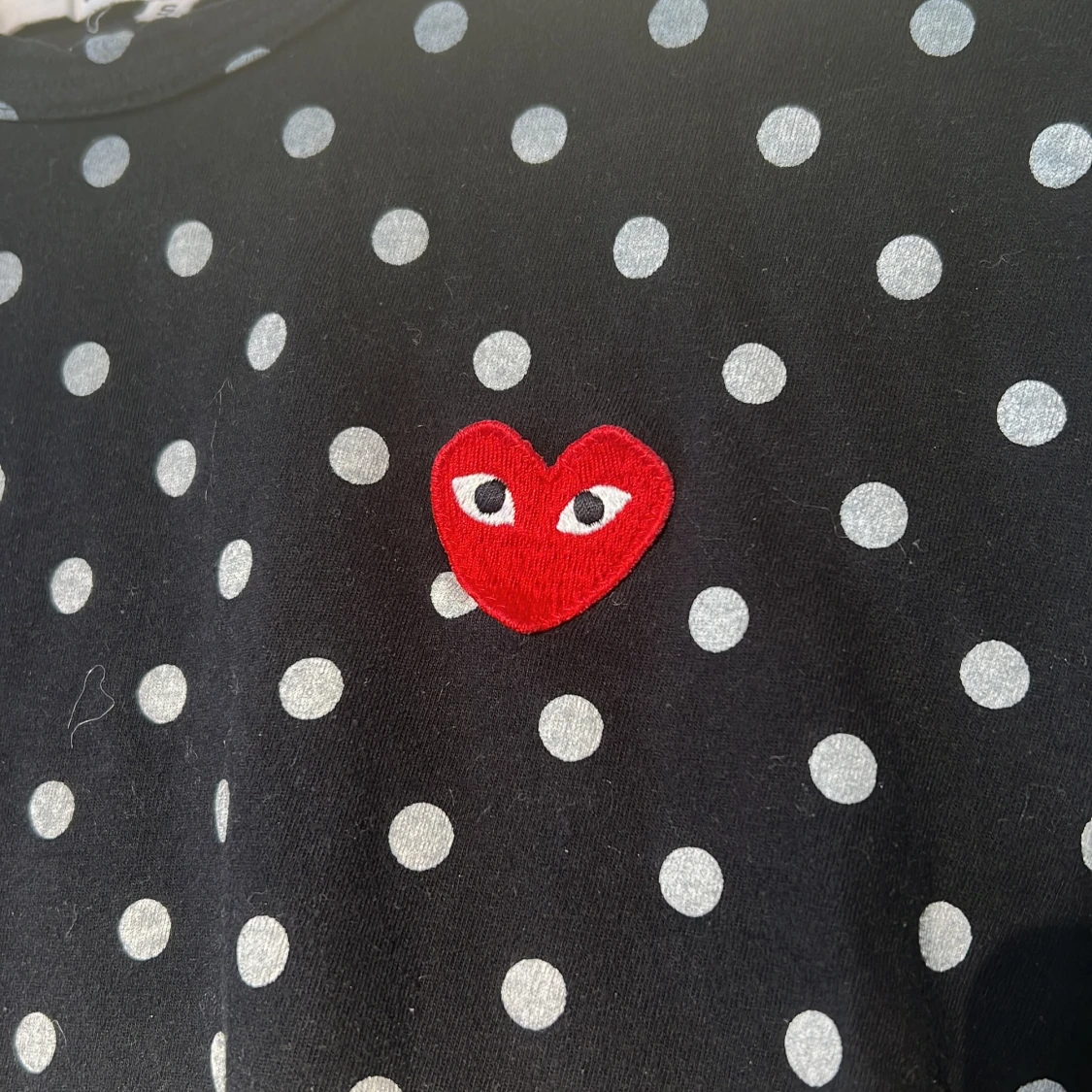 Svart prickig långärmad tröja från Comme des Garçons Play - 2